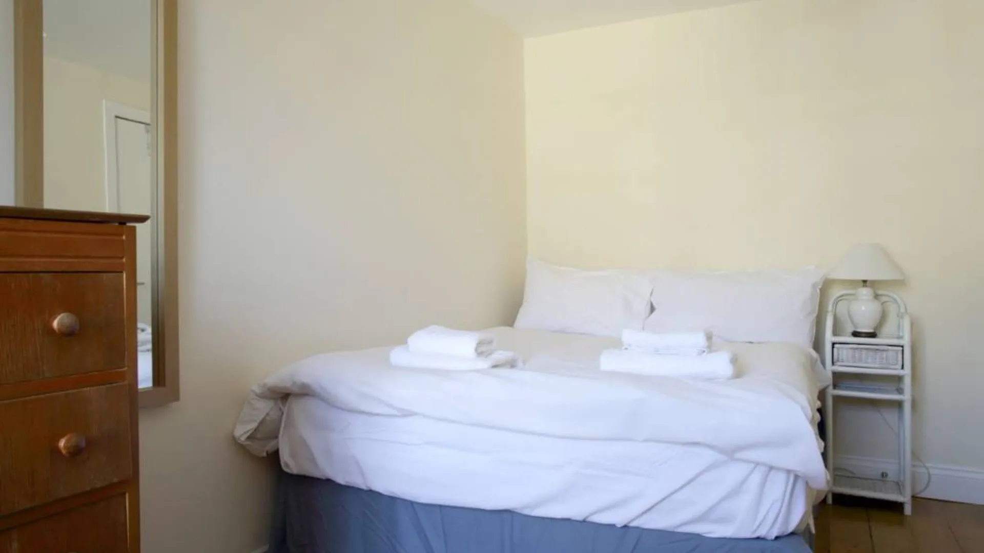 2 Bedroom Apartment In City Centre Edinburg