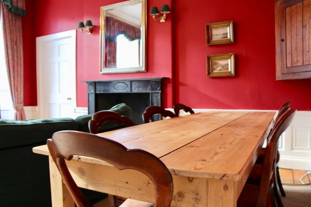 2 Bedroom Apartment In City Centre Edynburg