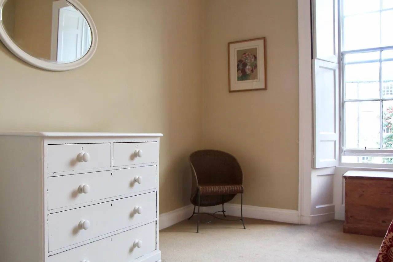 2 Bedroom Apartment In City Centre Edinburgh United Kingdom