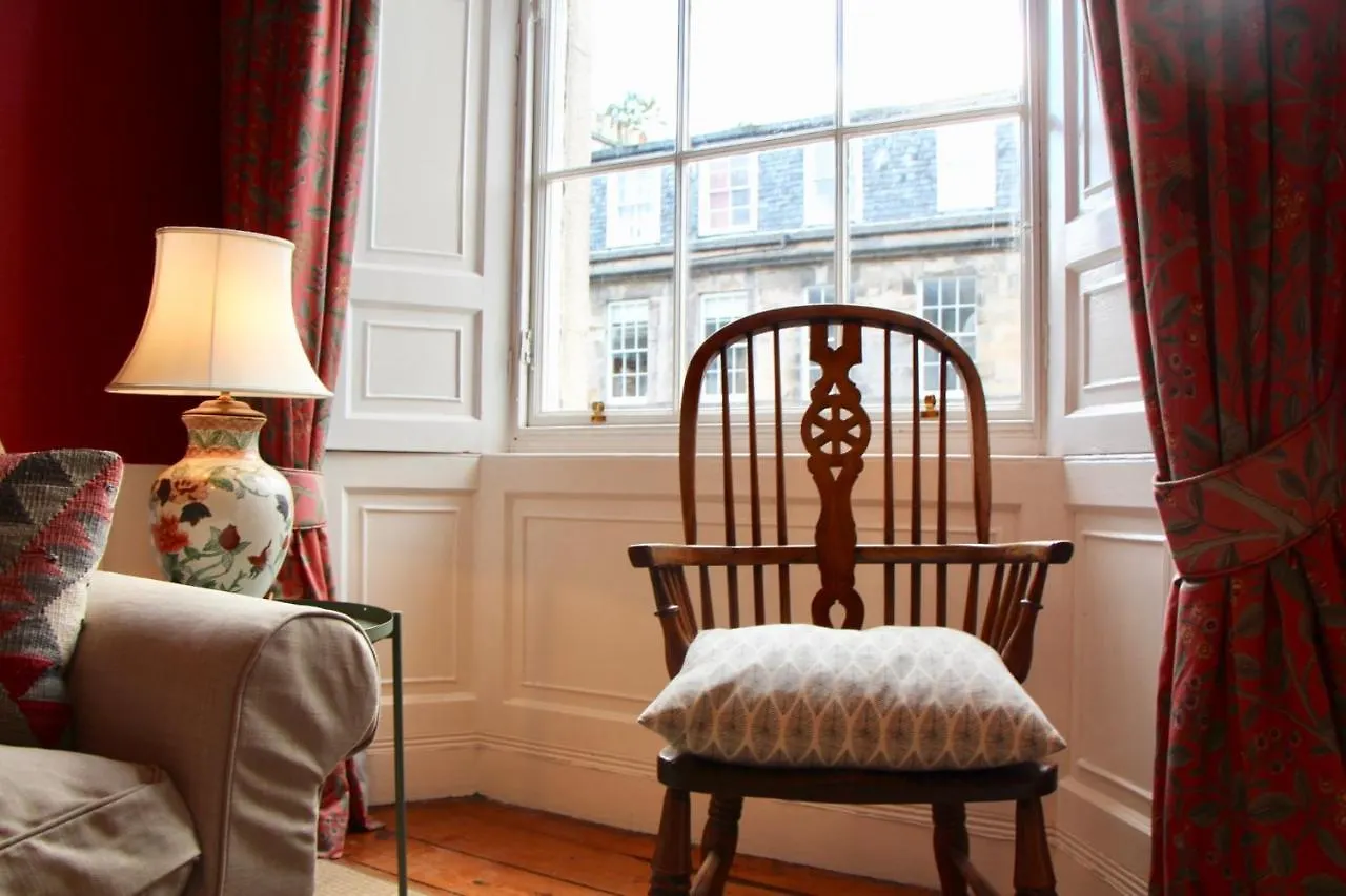 2 Bedroom Apartment In City Centre Edinburgh 0*,  United Kingdom