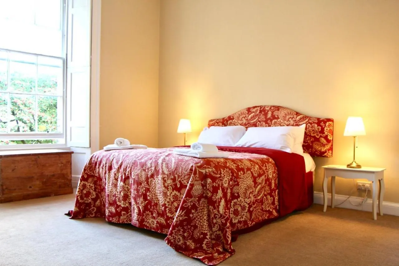 2 Bedroom Apartment In City Centre Edynburg
