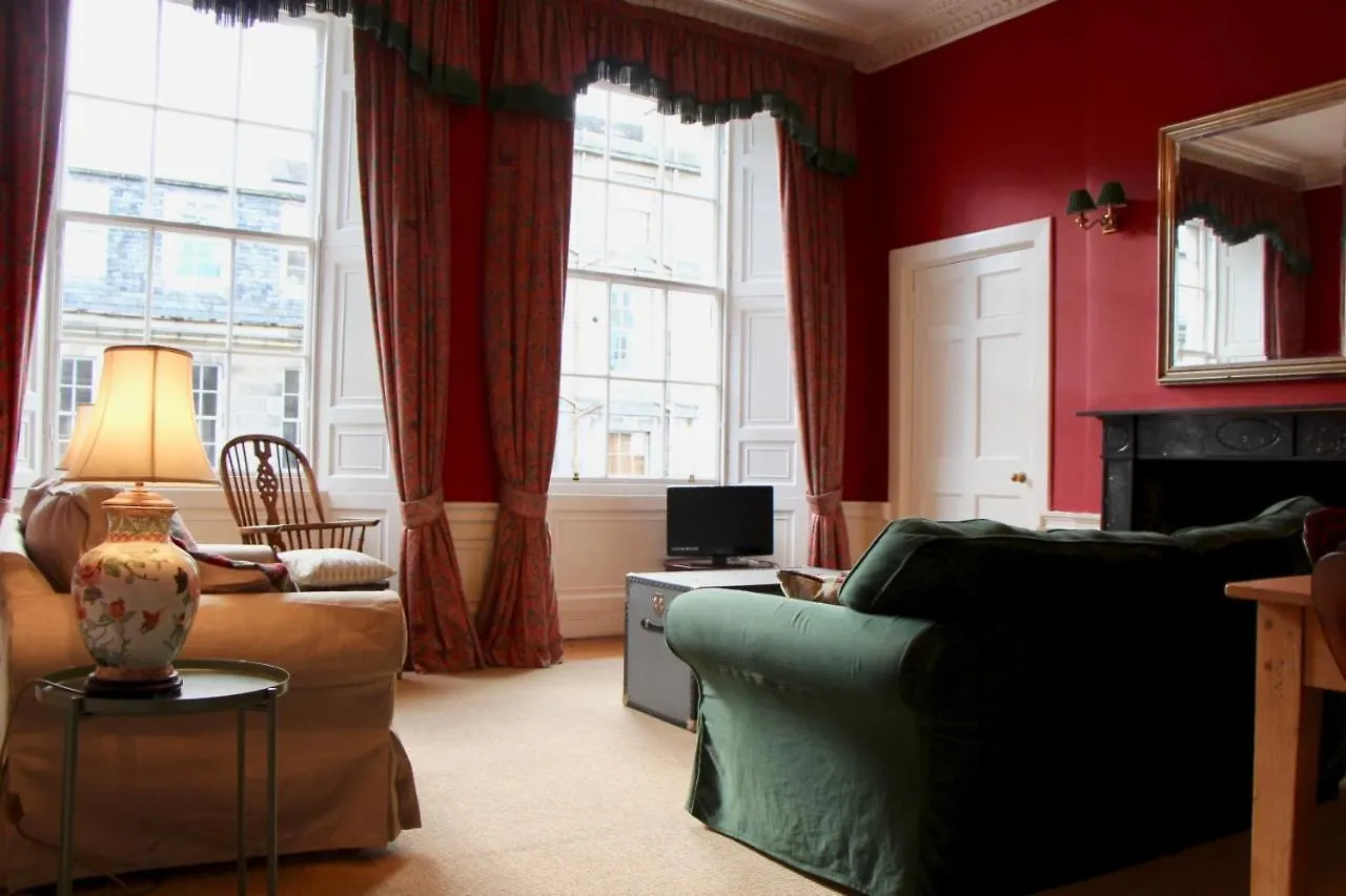 2 Bedroom Apartment In City Centre Edinburgh