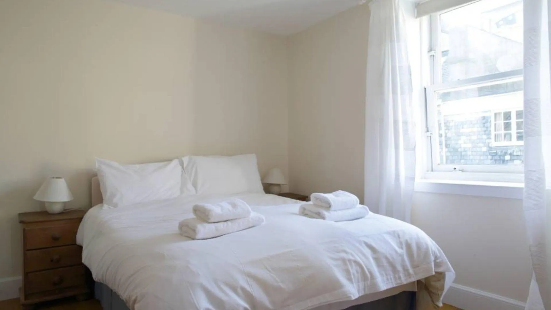2 Bedroom Apartment In City Centre Edinburgh