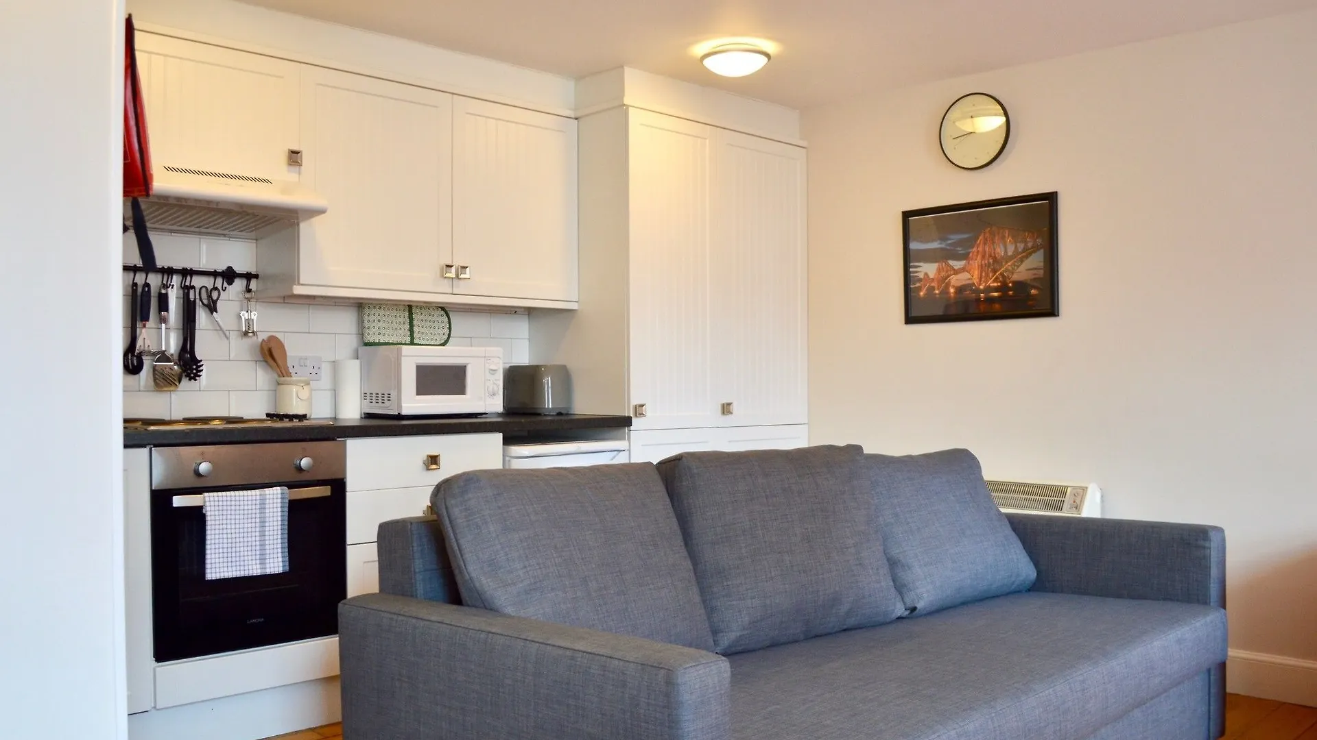 2 Bedroom Apartment In City Centre Edinburgh